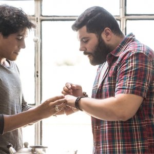 Puoi baciare lo sposo: Salvatore Esposito e Cristiano Caccamo in una scena del film