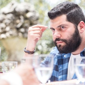 Puoi baciare lo sposo: Salvatore Esposito in una scena del film