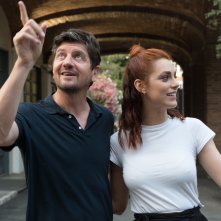 Metti la nonna in freezer: Fabio De Luigi e Miriam Leone in una scena del film