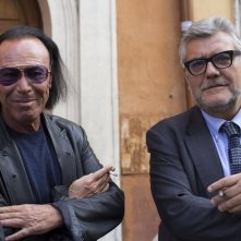 Pertini - Il combattente: Giancarlo De Cataldo con Antonello Venditti in un'immagine promozionale del documentario