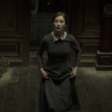 The Lodgers - Non infrangere le regole: Charlotte Vega in un momento del film