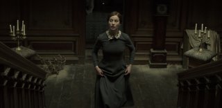 The Lodgers - Non infrangere le regole: Charlotte Vega in un momento del film