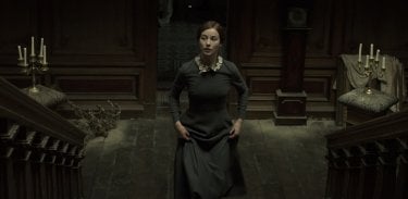 The Lodgers - Non infrangere le regole: Charlotte Vega in un momento del film