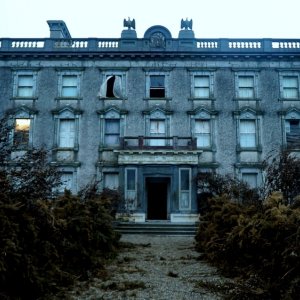 The Lodgers - Non infrangere le regole: una scena del film