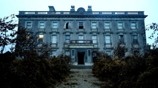 The Lodgers - Non infrangere le regole: una scena del film