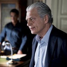 Il commissario Montalbano: Fabrizio Bentivoglio nell'episodio 'La giostra degli scambi'