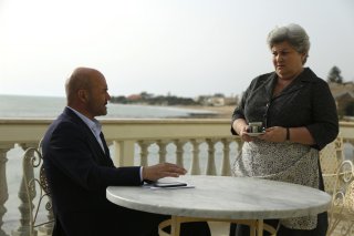 Il commissario Montalbano: Luca Zingaretti e Ketty Governali nell'episodio "La giostra degli scambi"