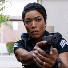 9-1-1: Angela Bassett in una foto della serie
