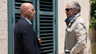 Il commissario Montalbano: Fabrizio Bentivoglio e Luca Zingaretti nell'episodio "La giostra degli scambi"