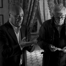 Il commissario Montalbano: Alberto Sironi con Luca Zingaretti sul set dell'episodio 'La giostra degli scambi'