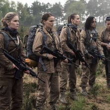Annientamento: Natalie Portman, Jennifer Jason Leigh, Tuva Novotny, Gina Rodriguez, e Tessa Thompson in una scena