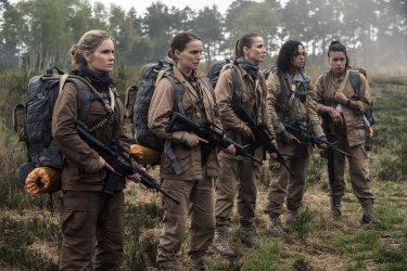 Annientamento: Natalie Portman, Jennifer Jason Leigh, Tuva Novotny, Gina Rodriguez, e Tessa Thompson in una scena