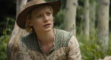 Damsel: Mia Wasikowska in una scena del film