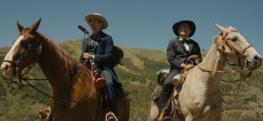 Damsel: Robert Pattinson e David Zellner in una scena del film