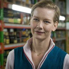 Un valzer tra gli scaffali: Sandra Hüller in una scena del film