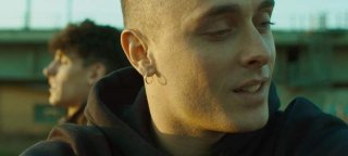 La terra dell'abbastanza: Andrea Carpenzano e Matteo Olivetti in un momento del film