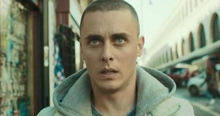 La terra dell'abbastanza: Matteo Olivetti in una scena del film