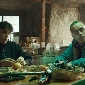 La terra dell'abbastanza: Andrea Carpenzano e Matteo Olivetti in una scena del film