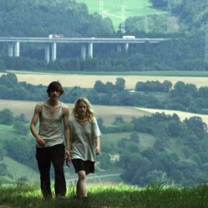 My Brother's Name is Robert and He is an Idiot: una scena del film