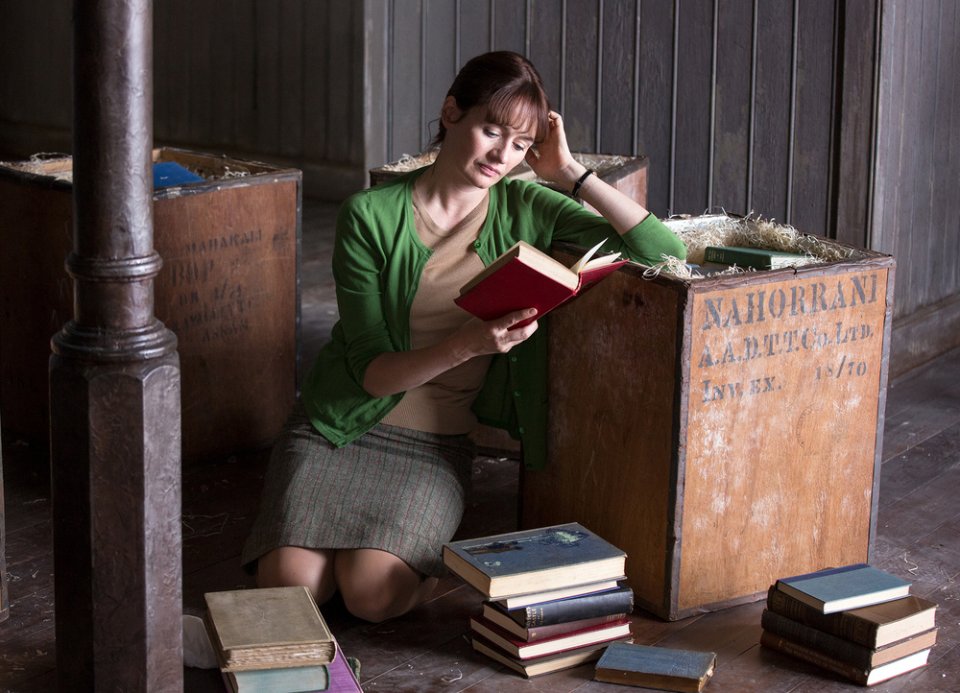 The Bookshop: Emily Mortimer in un momento del film