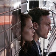 Transit: Paula Beer e Franz Rogowski in un momento del film