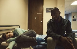 Unsane: Claire Foy e Jay Pharoah in una scena del film