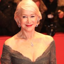 Berlino 2018: Helen Mirren sul red carpet di apertura
