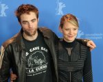 Berlino 2018, Robert Pattinson: 'In Damsel sono lo stalker di Mia Wasikowska nel selvaggio West'