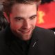 Berlino 2018: Robert Pattinson e Mia Wasikowska, delirio di fan sul red carpet 