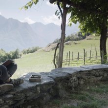 La terra buona: Viola Sartoretto in una scena del film