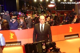 Berlino 2018: Robert Pattinson e Mia Wasikowska sul red carpet