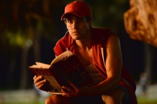 American Crime Story: Darren Criss in una scena dell'episodio Manhunt