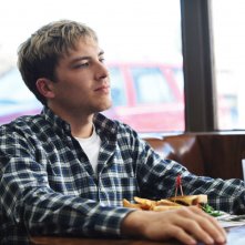 American Crime Story: Cody Fern in un momento dell'episodio House by the Lake