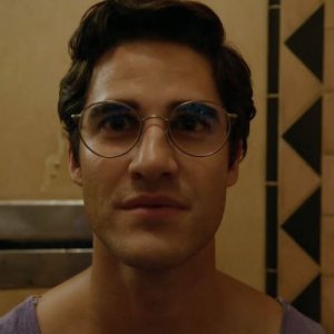 American Crime Story: Darren Criss in una scena dell'episodio House by the Lake