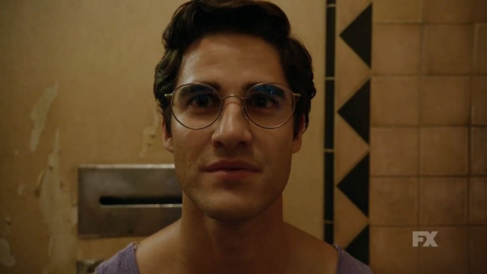 American Crime Story: Darren Criss in una scena dell'episodio House by the Lake