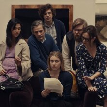 Mistress America: Greta Gerwig e Lola Kirke insieme ad altri attori in un'immagine del film
