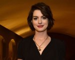 Anne Hathaway protagonista di The Last Thing He Wanted?