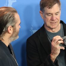 Berlino 2018: uno scatto di Gus Van Sant durante il photocall di Don't Worry, He Won't Get Far on Foot