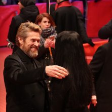 Berlino 2018: uno scatto di Willem Dafoe sul red carpet 
