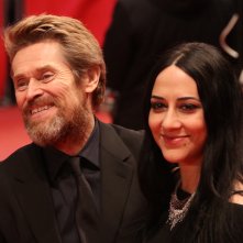 Berlino 2018: Willem Dafoe e sua moglie sul red carpet 