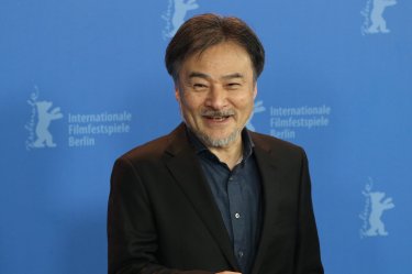 Berlin 2018: un sorridente Kiyoshi Kurosawa al photocall di Yocho