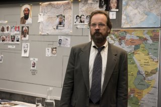 The Looming Tower: Peter Sarsgaard in una scena