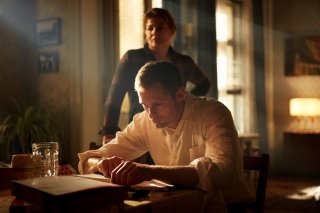 Mute: una scena con Alexander Skarsgård