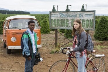 Everything Sucks!: Peyton Kennedy e Jahi Di'Allo Winston in una scena della serie