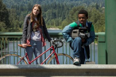 Everything Sucks!: Peyton Kennedy insieme a Jahi Di'Allo Winston in una scena della serie