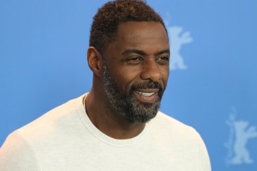 Berlino 2018: Idris Elba sorridente al photocall di Yardie