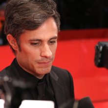 Berlino 2018: Gael García Bernal rilascia interviste sul red carpet di Museum