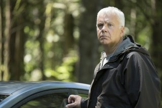Here and Now: Tim Robbins in una scena della serie