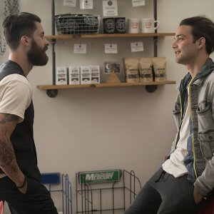 Here and Now: Andy Bean e Daniel Zovatto in una scena della serie