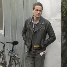 Here and Now: Daniel Zovatto in una scena 